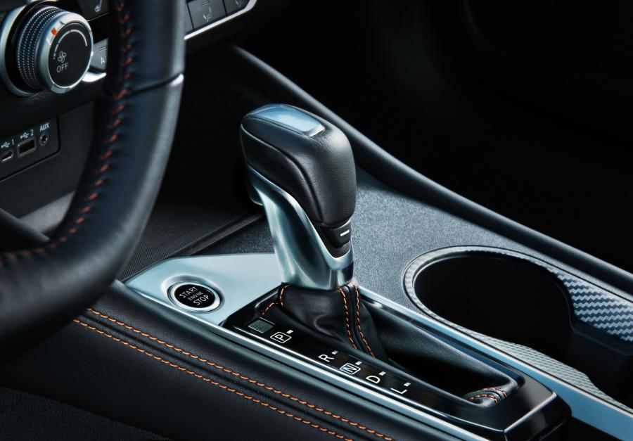 Детали интерьера Nissan Altima SR 2018 года  (фото 5 из 19)